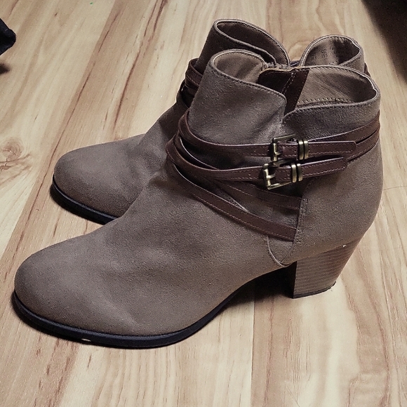 Tan Block heel Lifestride women's Jezebel Micro Suede Ankle boots. US 8 1/2 M - Picture 2 of 7